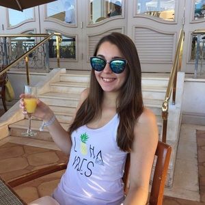 Meet your Posher, Magda